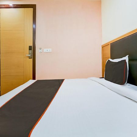 Collecion O White House Hotel New Delhi Bagian luar foto