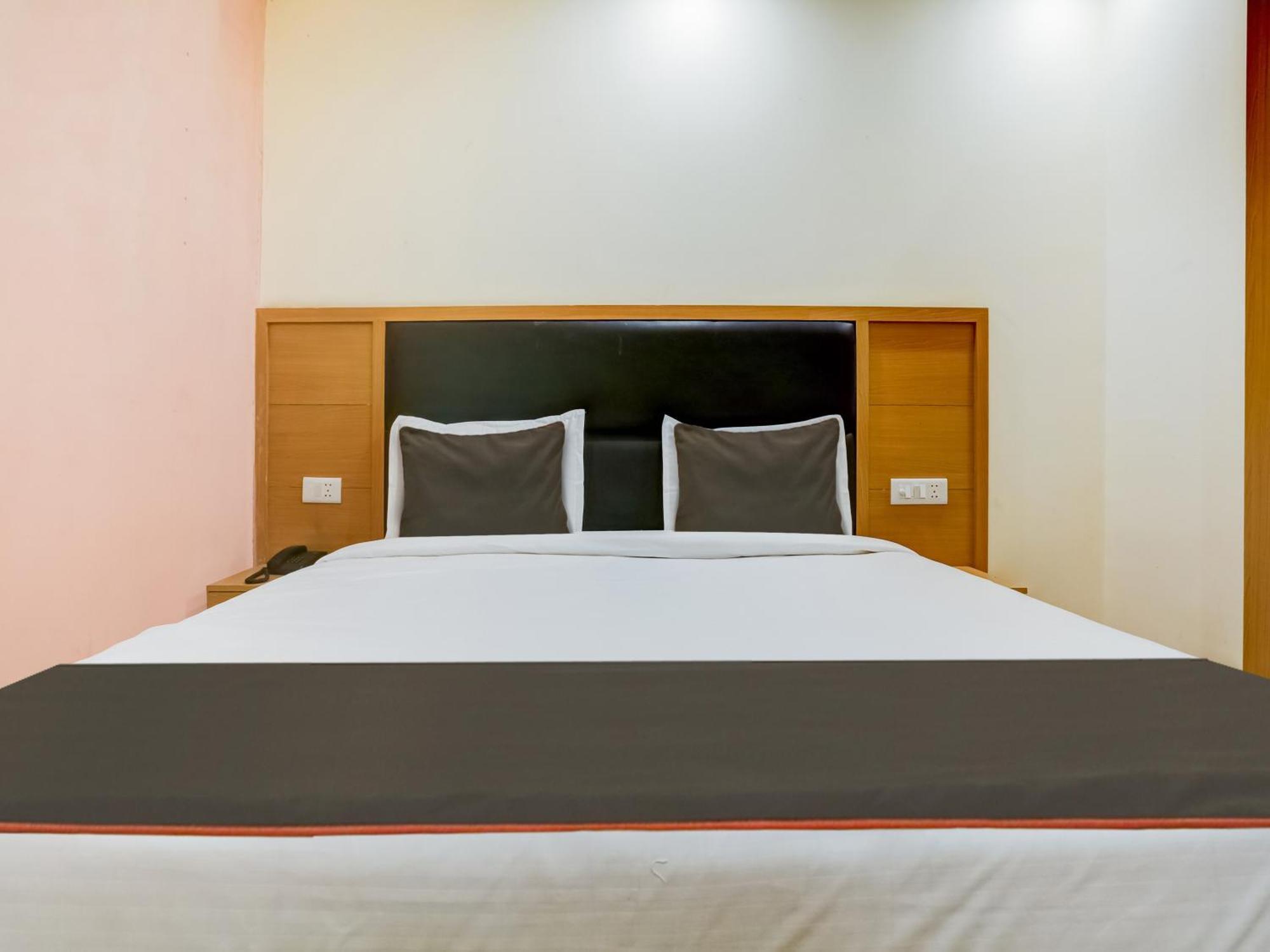 Collecion O White House Hotel New Delhi Bagian luar foto