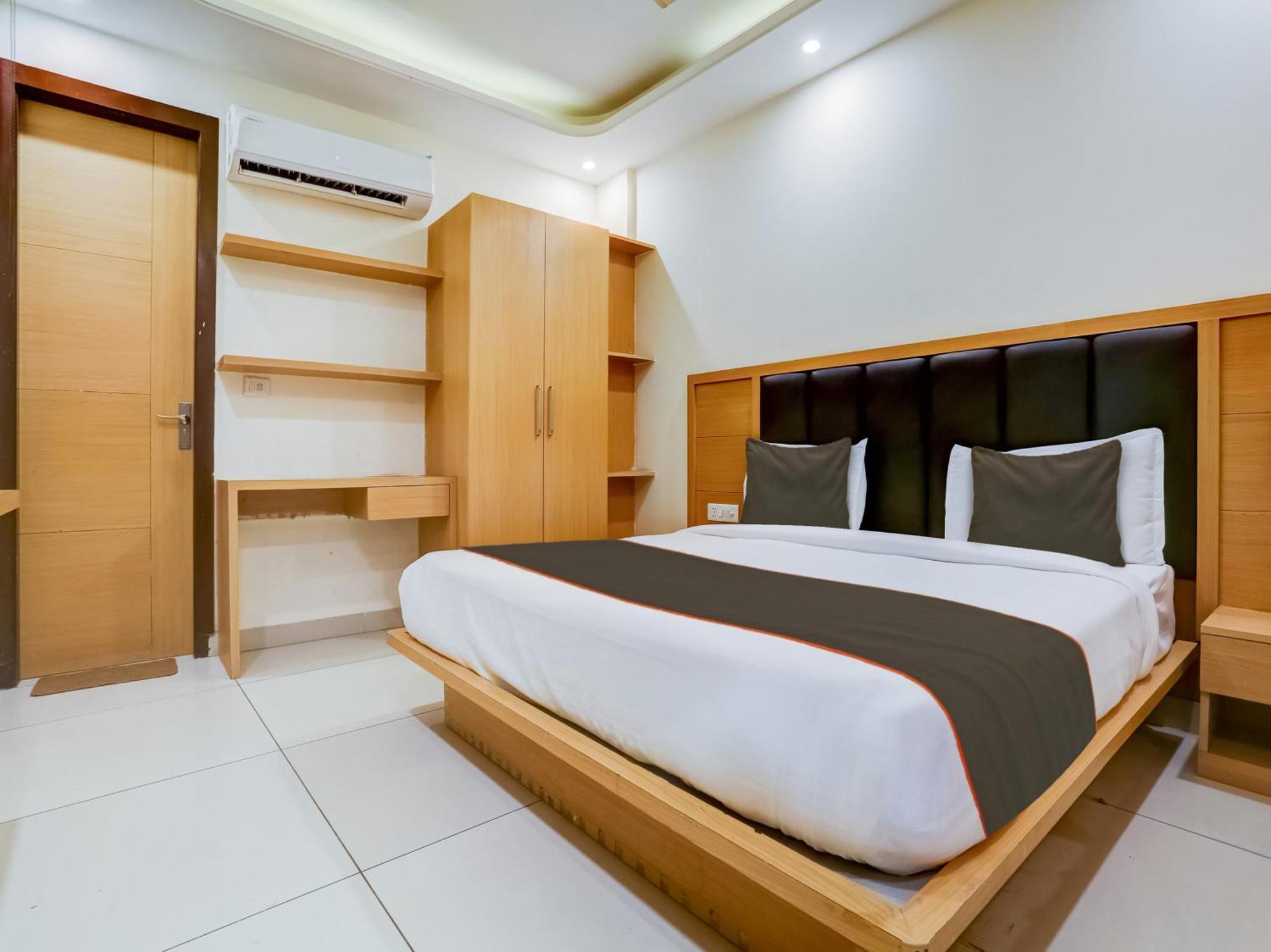 Collecion O White House Hotel New Delhi Bagian luar foto