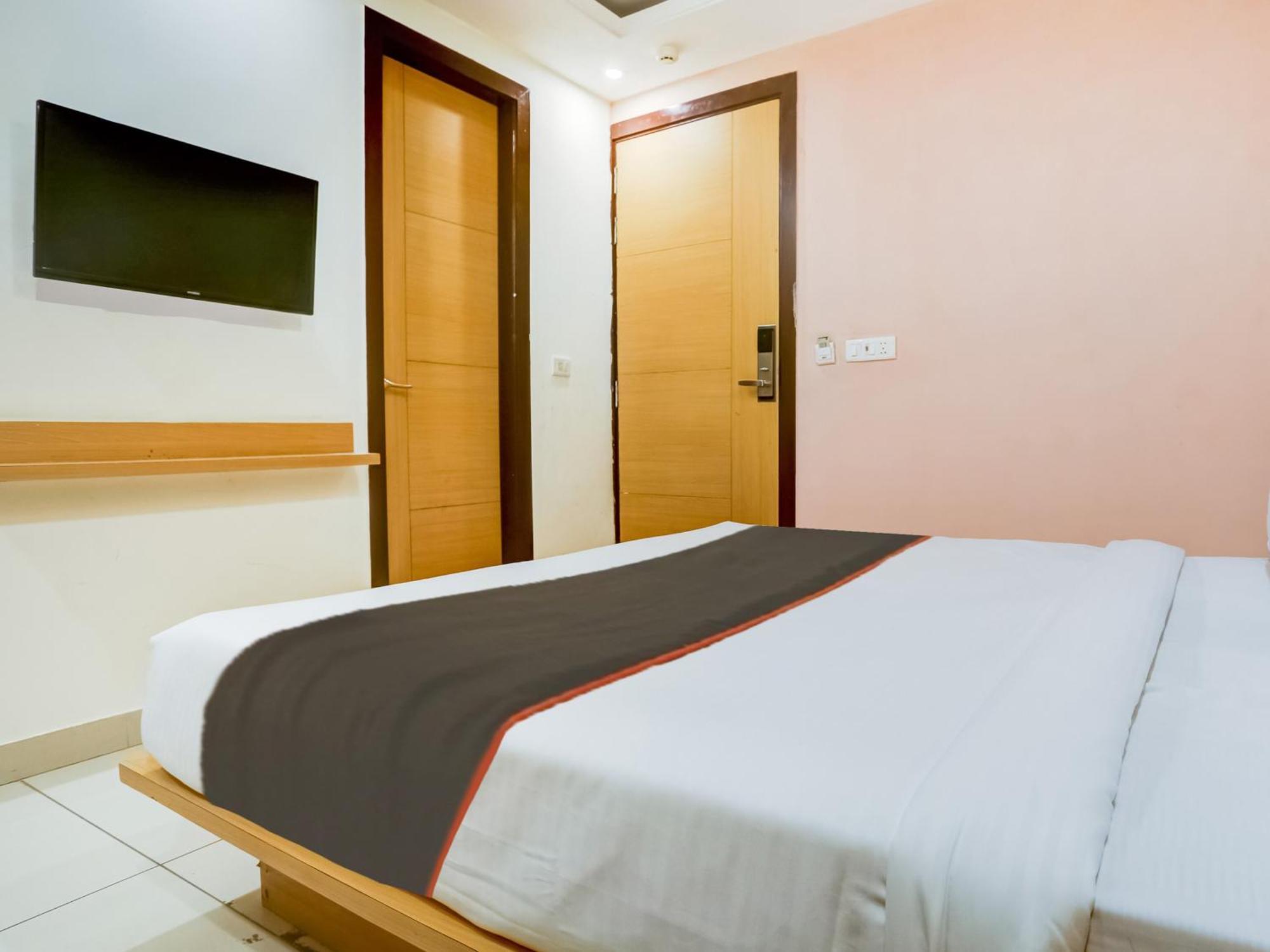 Collecion O White House Hotel New Delhi Bagian luar foto