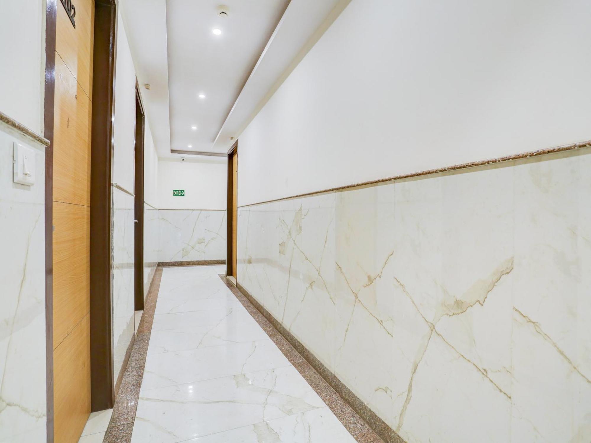 Collecion O White House Hotel New Delhi Bagian luar foto