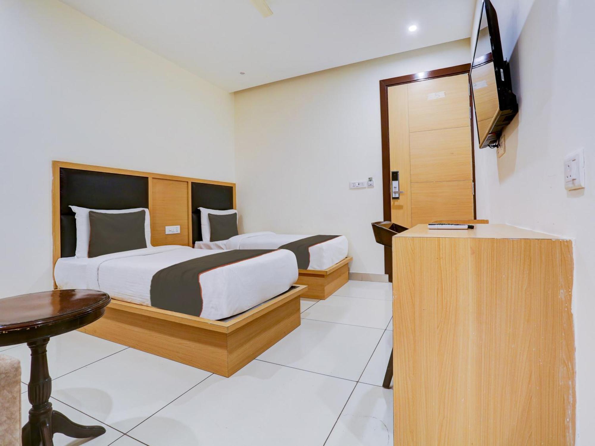 Collecion O White House Hotel New Delhi Bagian luar foto