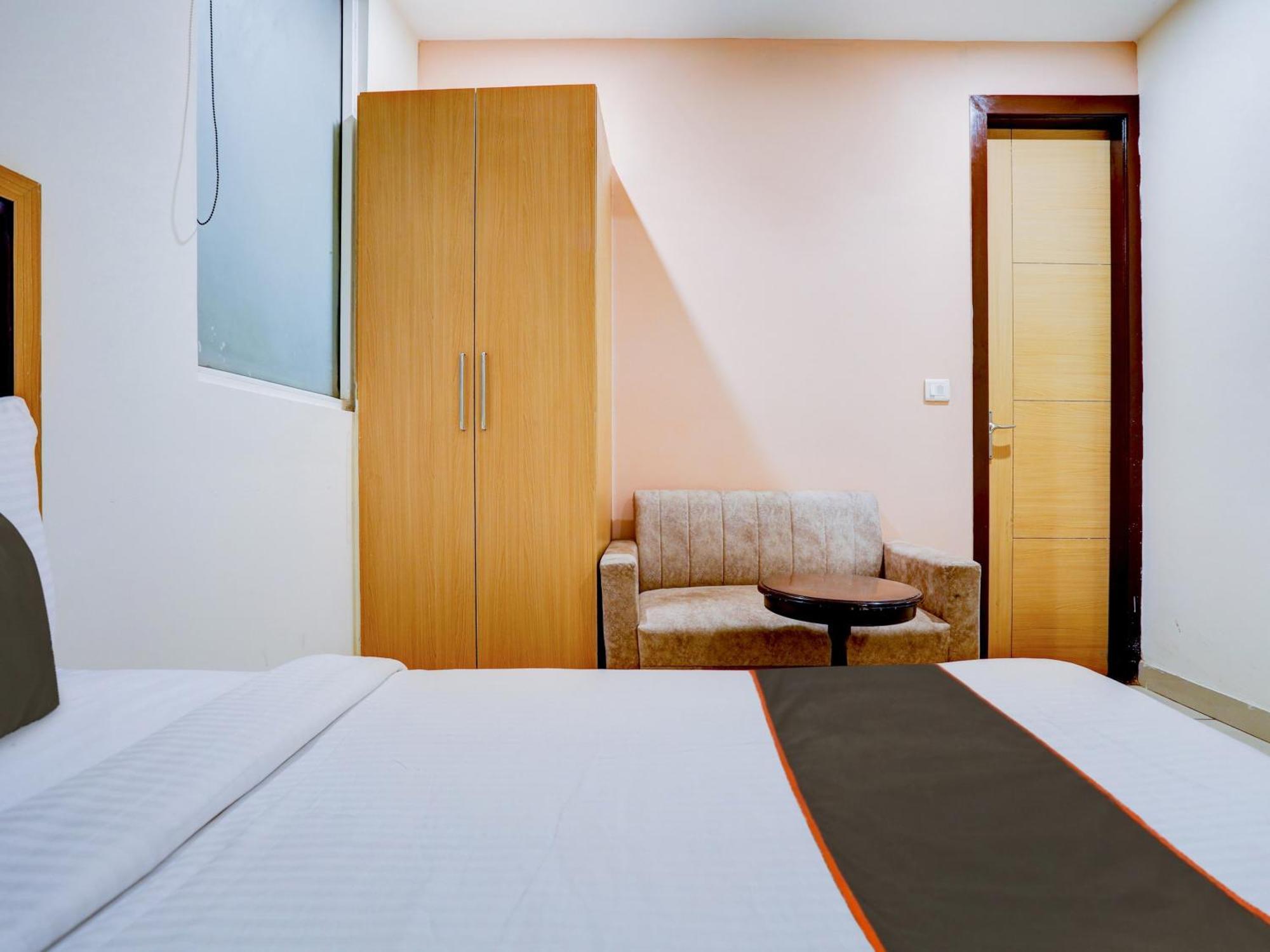 Collecion O White House Hotel New Delhi Bagian luar foto