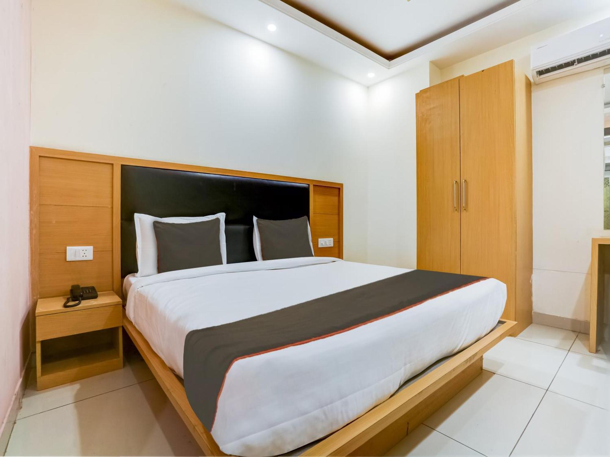 Collecion O White House Hotel New Delhi Bagian luar foto