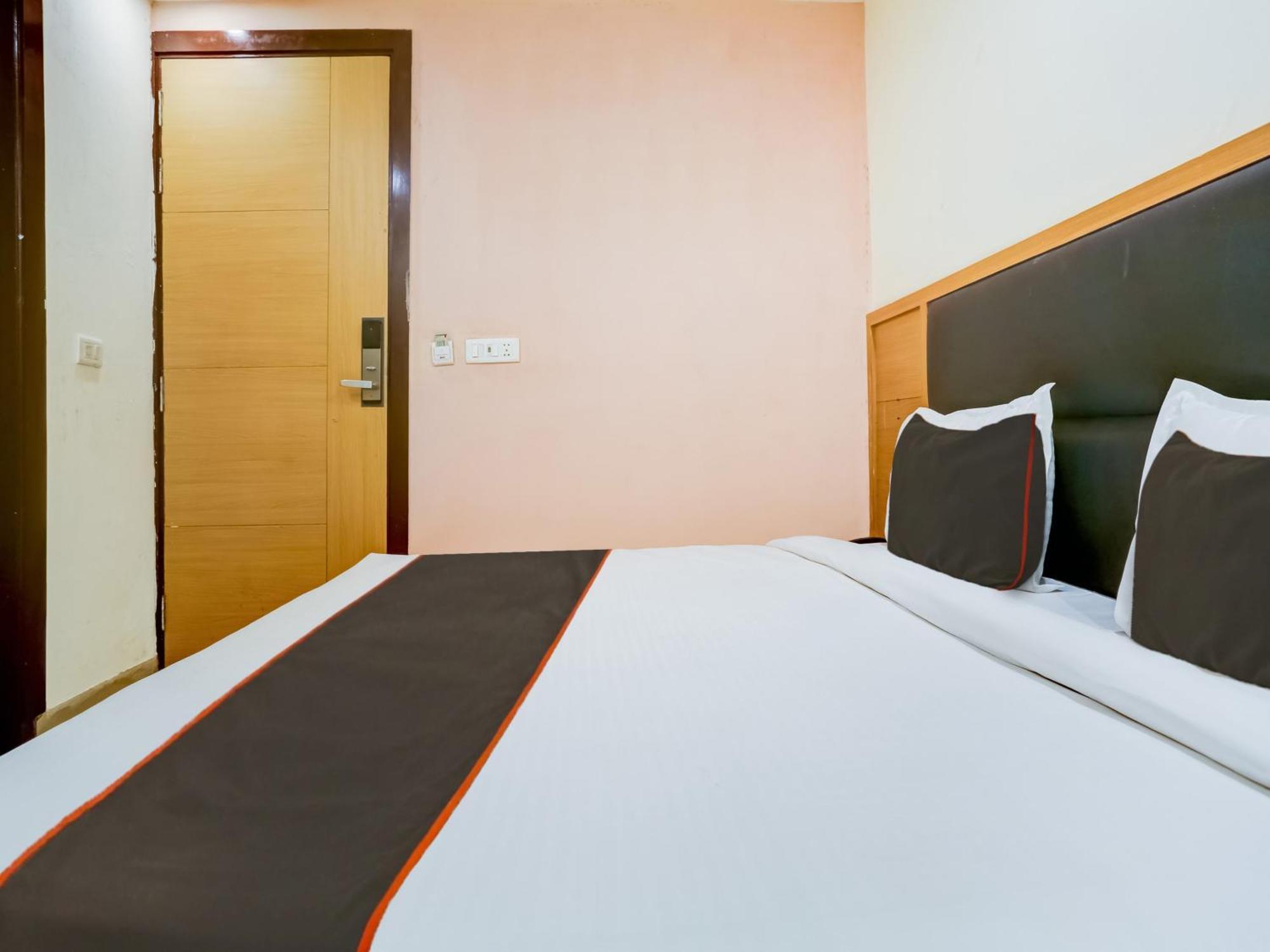Collecion O White House Hotel New Delhi Bagian luar foto
