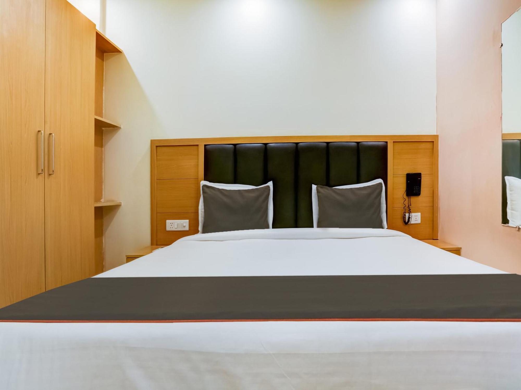 Collecion O White House Hotel New Delhi Bagian luar foto